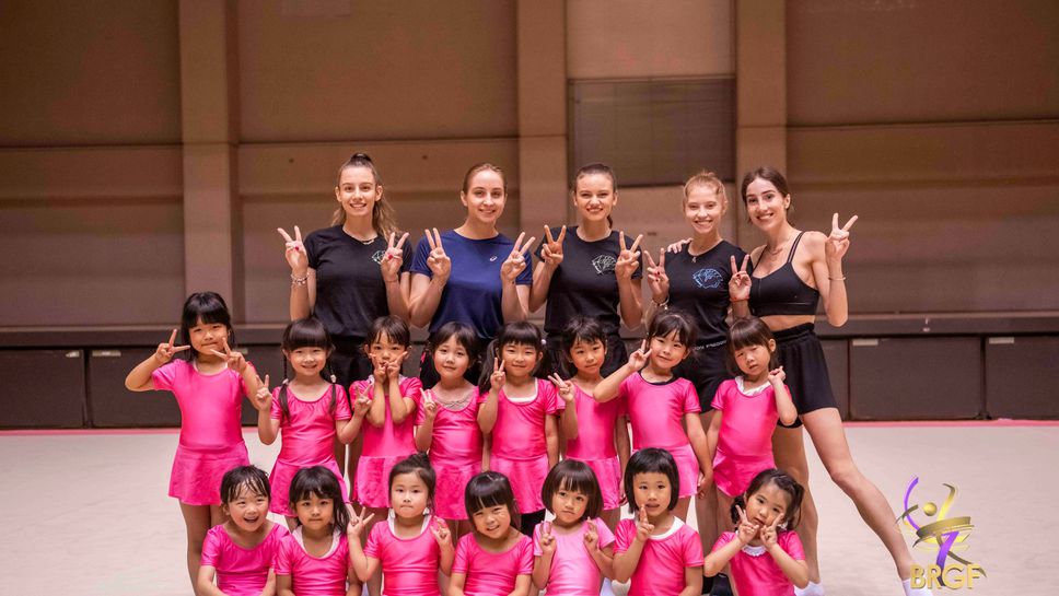 Олимпийските шампионки от ансамбъла вдъхновяват японски деца