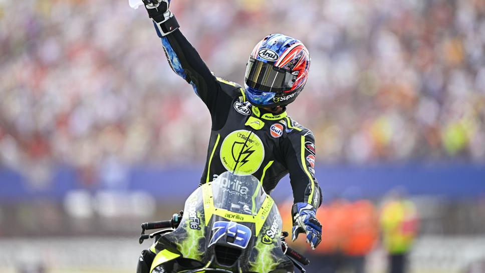 Ай Огура ликува с първата си победа в MotoGP, първата за Япония от 2004 година насам