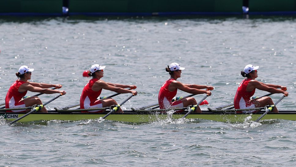 Китай триумфира със златото на четворка скул при жените