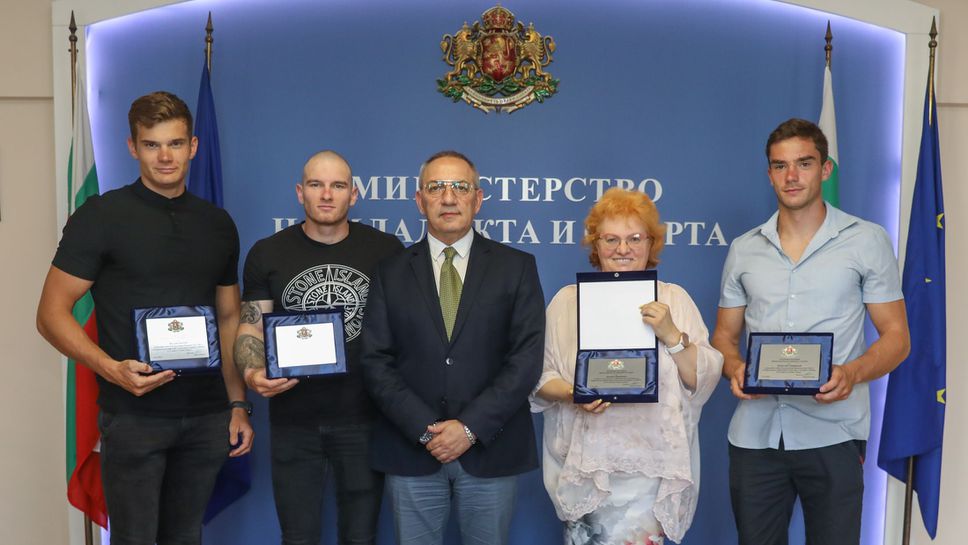 Министър Кузманов награди медалистите от Европейското първенство по кану-каяк