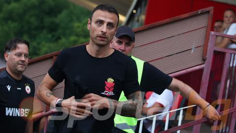  Бербатов: Купих си револвер и пушка, първо гръмнах в колата, а след това сложих бутилка на улицата и стрелях от балкона 