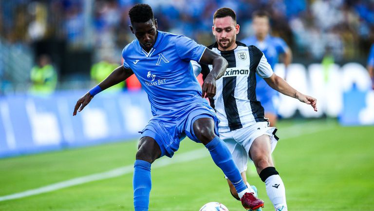 Защитникът на Левски Хосе Кордоба използва социалните мрежи за да