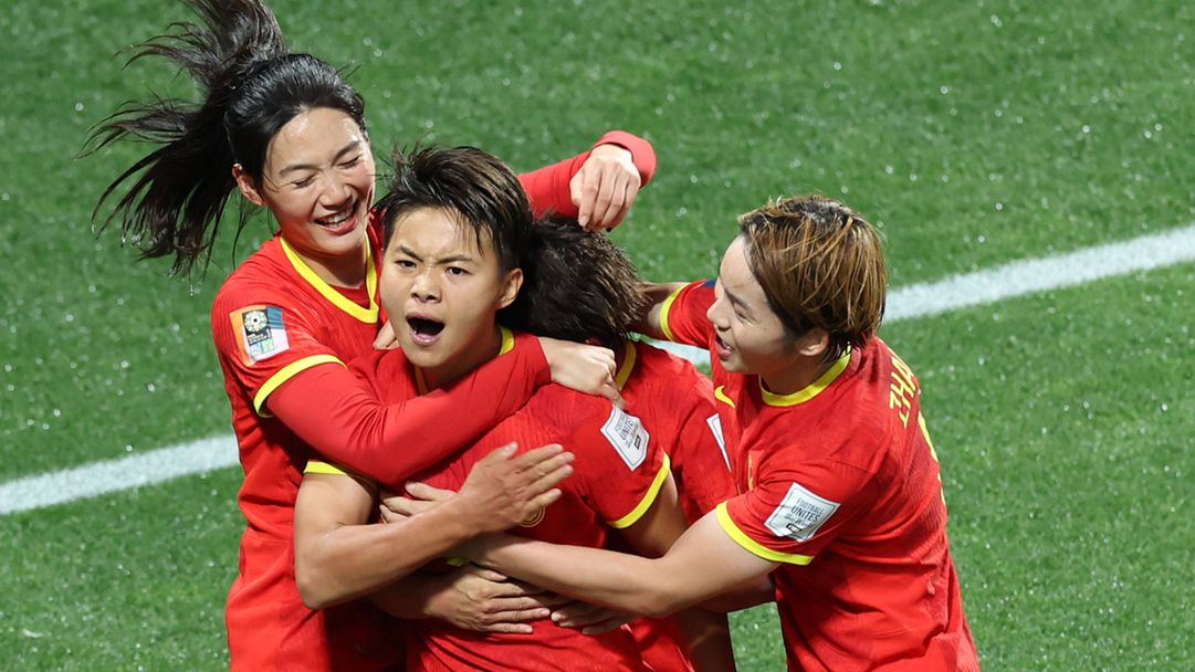 Китай спечели мач с няколко намеси на ВАР