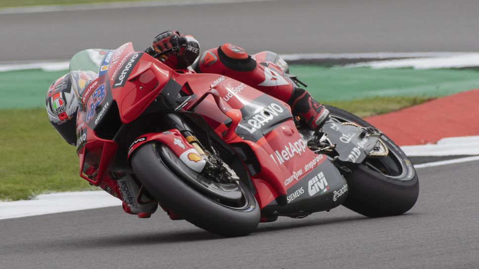 Джак Милър на върха преди квалификацията на „Силвърстоун“