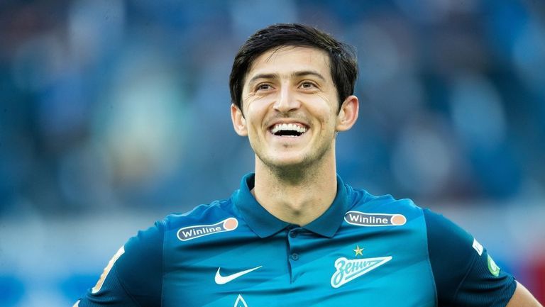  Лион удвои офертата за Азмун 