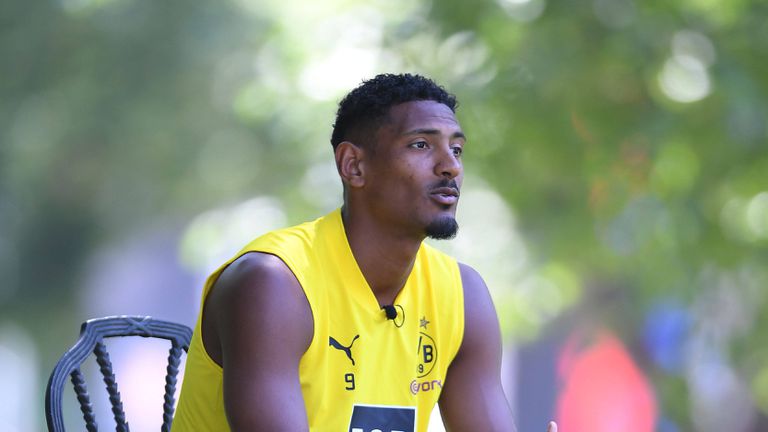 Нападателят на Борусия Дортмунд Себастиан Алер вече е започнал химиотерапията