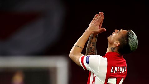  Ван Бастен оплю новото 100-милионно попълнение на Манчестър Юнайтед 