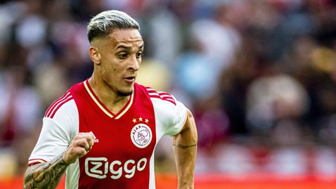  Манчестър Юнайтед и Аякс си стиснаха ръцете за Антони 