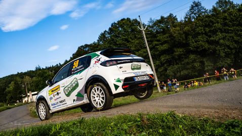 Българските екипажи стигнаха до неделните отсечки