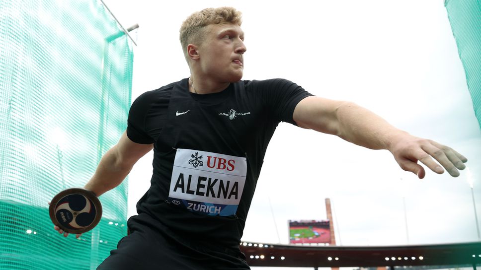 Алекна и Алман с диамантените трофеи на диск