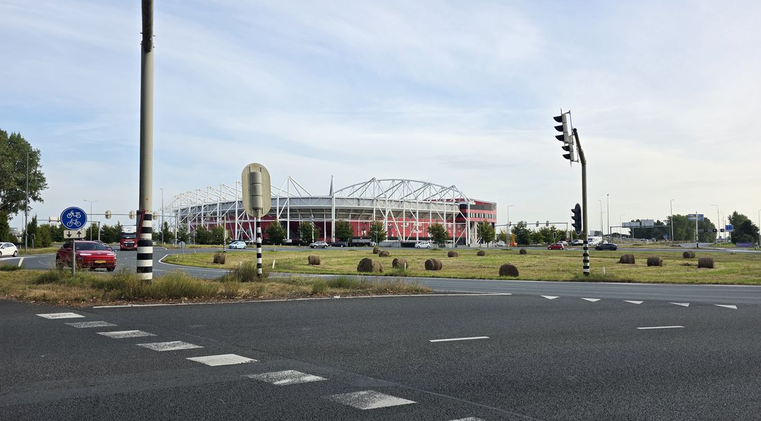 Стадион като в Пловдив приема Левски в Алкмар