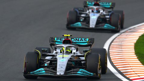  В Сингапур ли е последният късмет за победа на Мерцедес? 