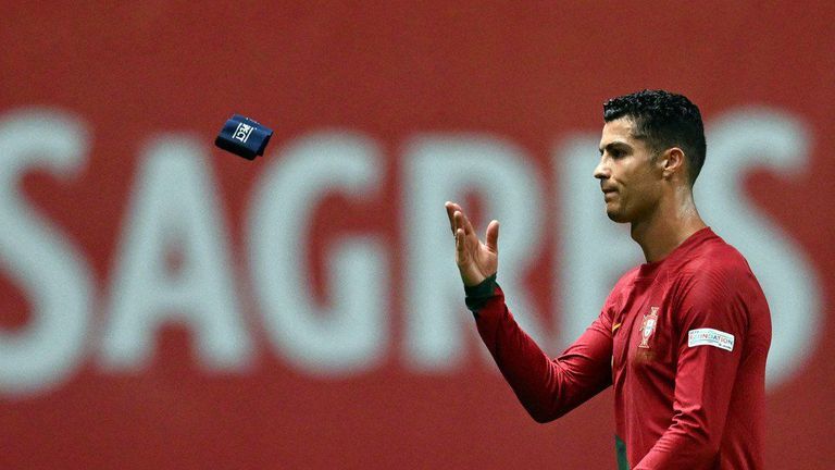 Суперзвездата на ПортугалияКристиано Роналдо беше видимо ядосан след домакинската загуба