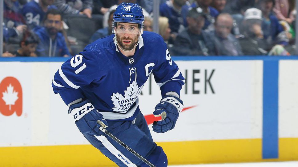 Джон Таварес пропуска старта на сезона в НХЛ