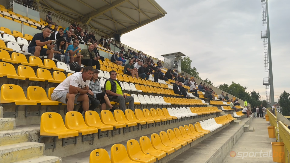 Феновете на Крумовград и Арда на стадиона в Коматево