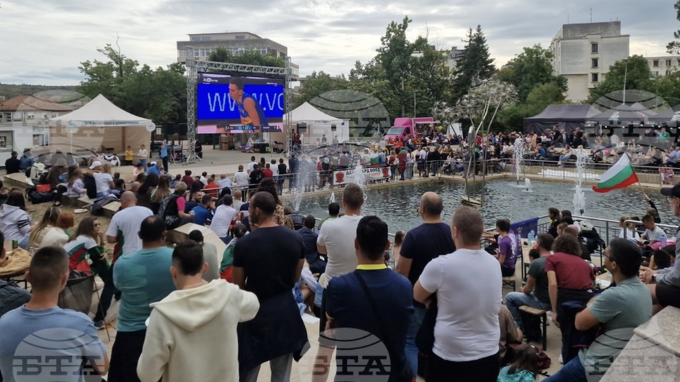 Стотици жители и гости на Велико Търново подкрепяха заедно България на финала