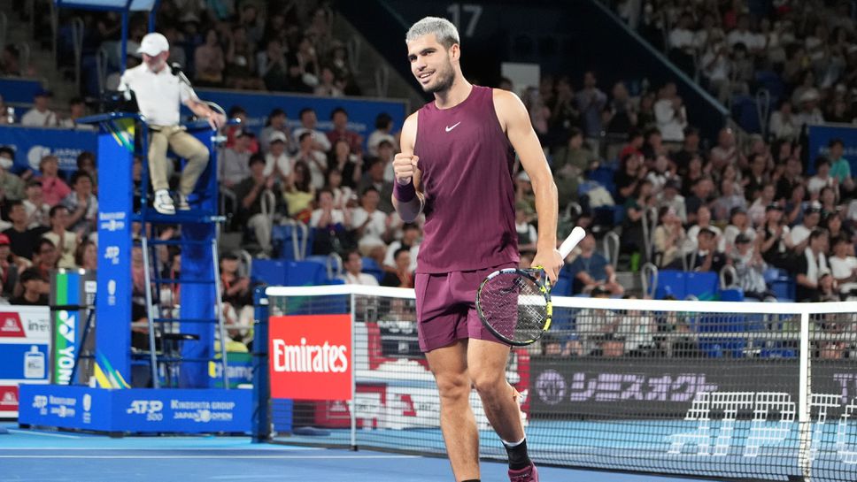 Първите двама в схемата Карлос Алкарас и Тейлър Фриц достигнаха до полуфиналите в Токио