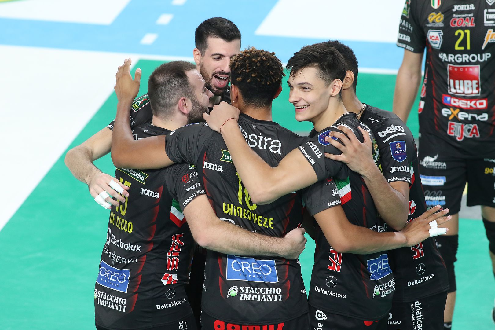 Алекс Николов с 14 точки за Лубе в дербито на Италия срещу Перуджа 🏐