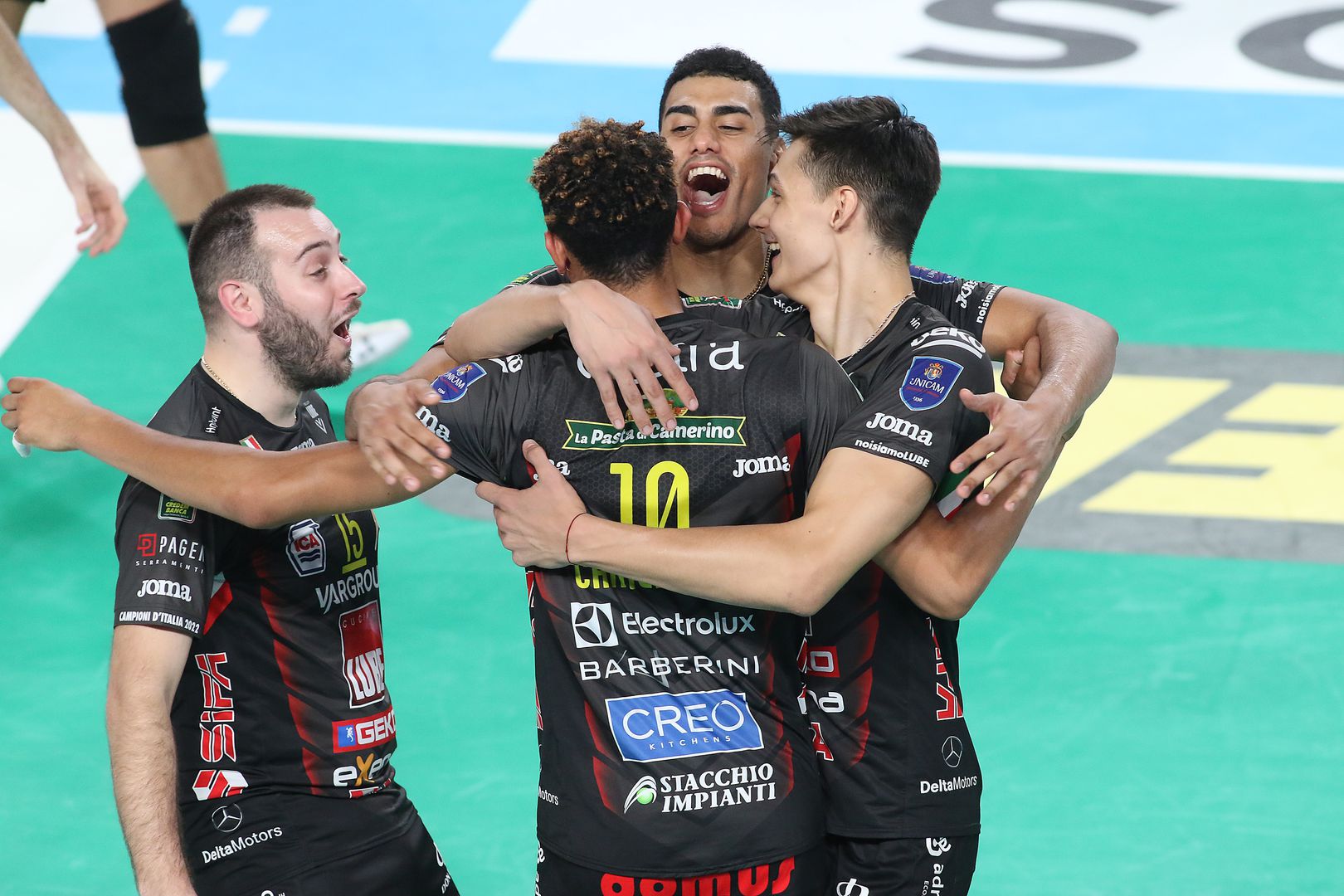 Алекс Николов с 14 точки за Лубе в дербито на Италия срещу Перуджа 🏐