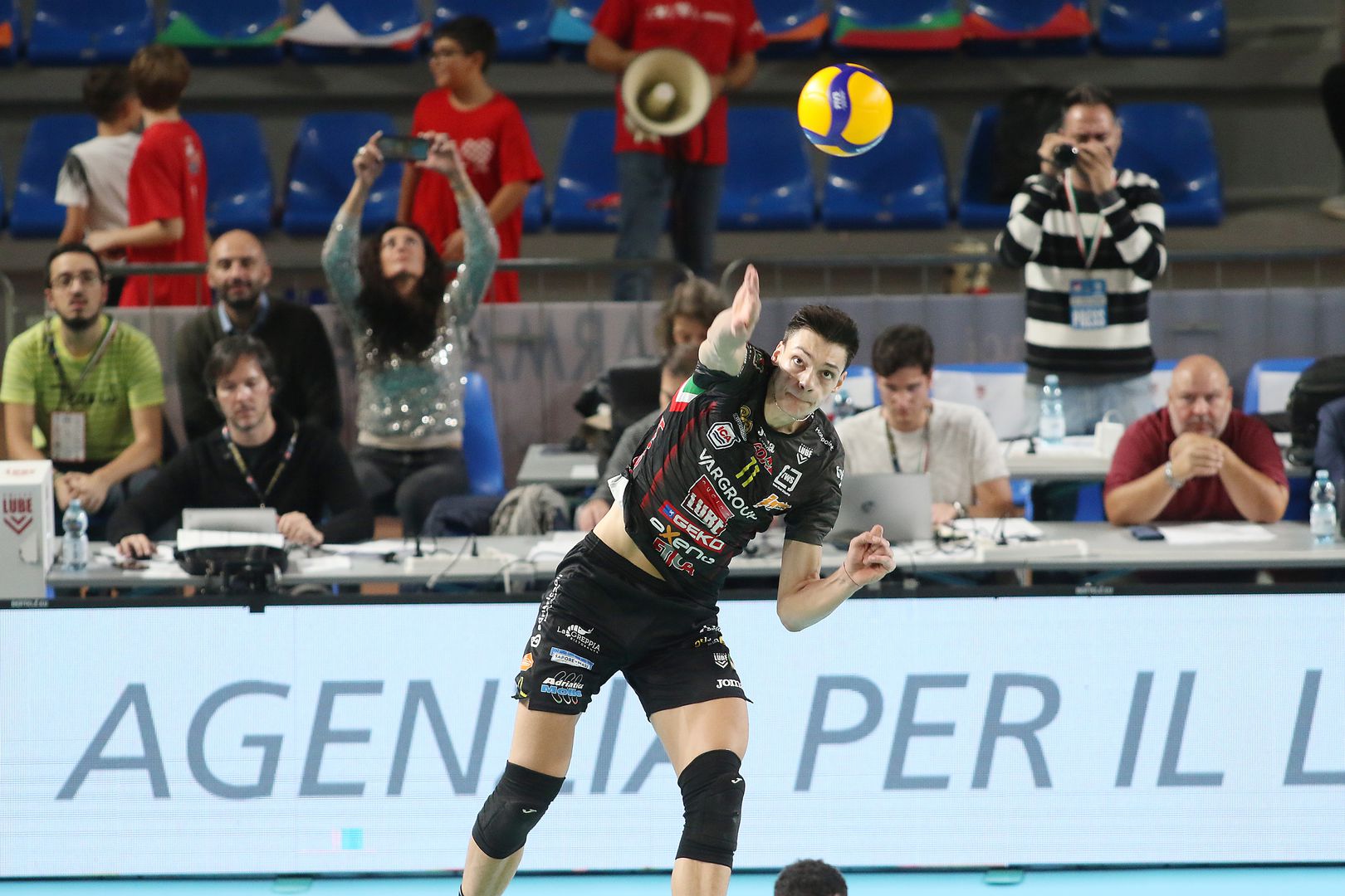 Алекс Николов с 14 точки за Лубе в дербито на Италия срещу Перуджа 🏐