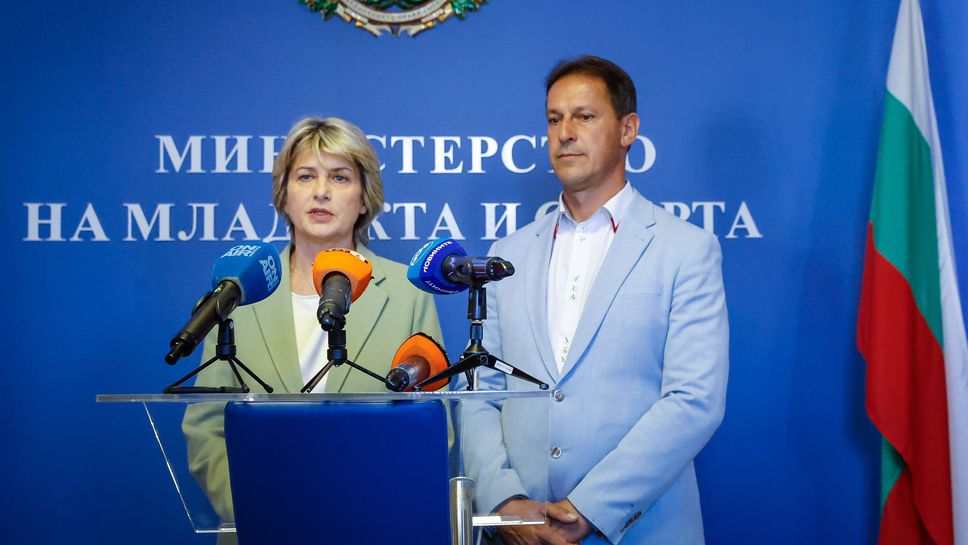 Депутати питаха Лечева за "Армията", ето какъв бе отговорът на министъра