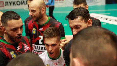 Симеон Добрев към феновете на Нефтохимик: Имаме нужда от вас, всички – в залата!