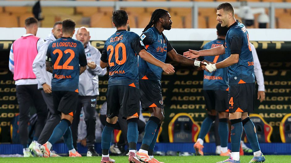 Наполи увеличи преднината си на върха след труден успех над Лече