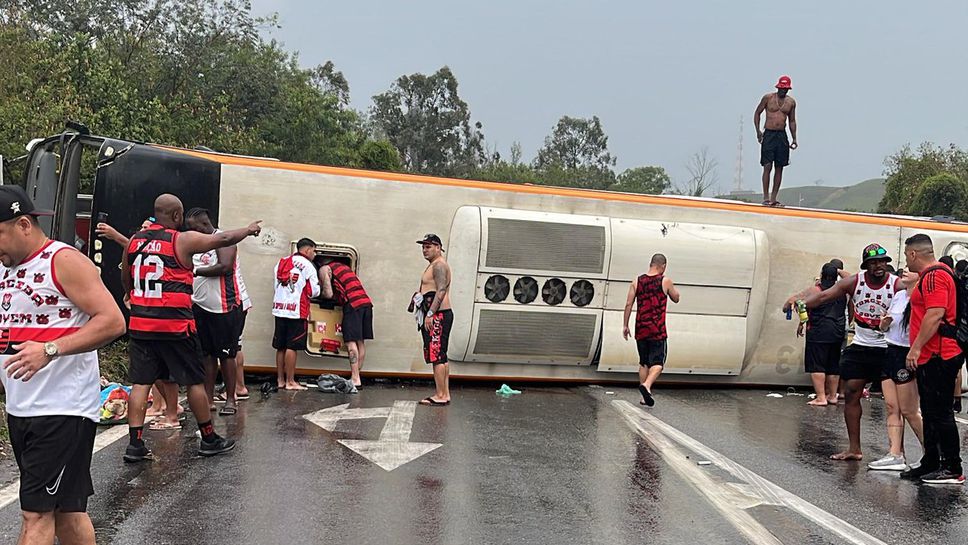 Автобус с фенове на Фламенго се преобърна преди полуфинала с Расинг