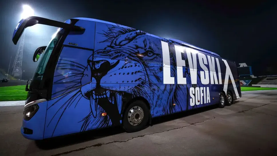 Левски представи нов клубен автобус