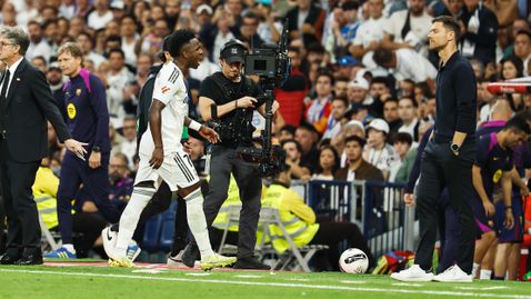 Отношението на Чаби Алонсо тласка Винисиус към изхода на "Бернебеу"