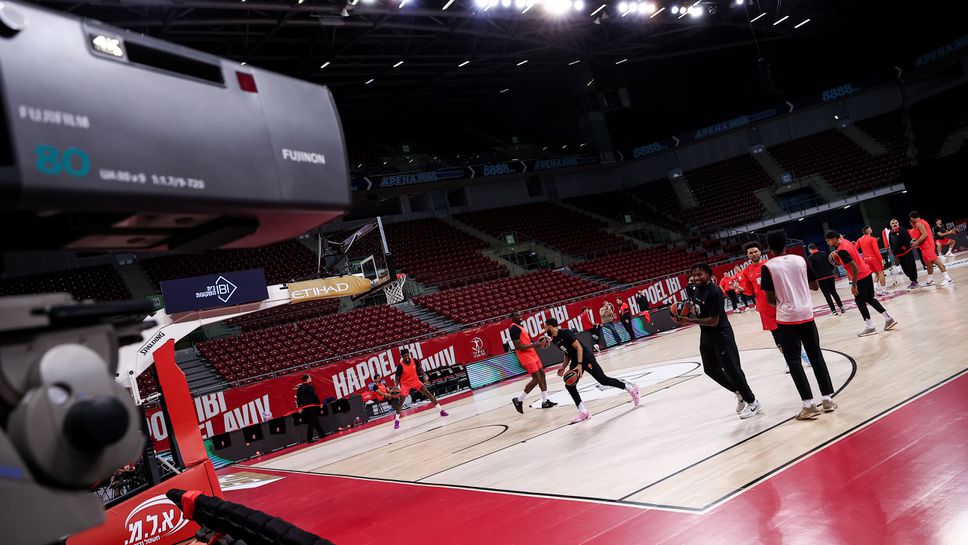 Тренировка на Апоел Тел Авив преди мача с Партизан