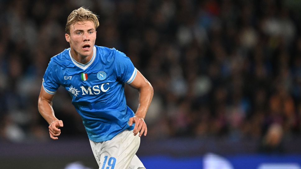 Манчестър Юнайтед е готов да продаде Хойлунд на Наполи още през януари