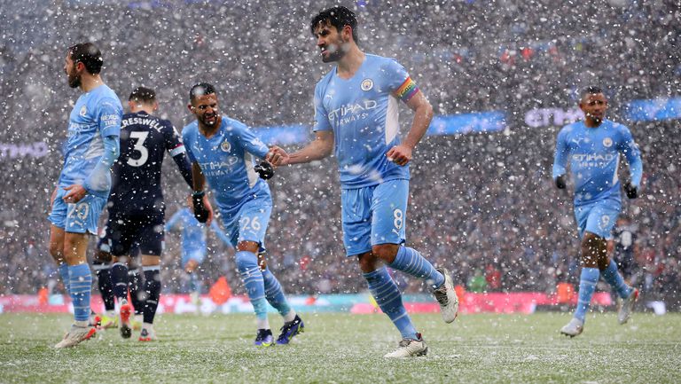 Снегът не спря Манчестър Сити за пета поредна победа, "гражданите" догониха Челси