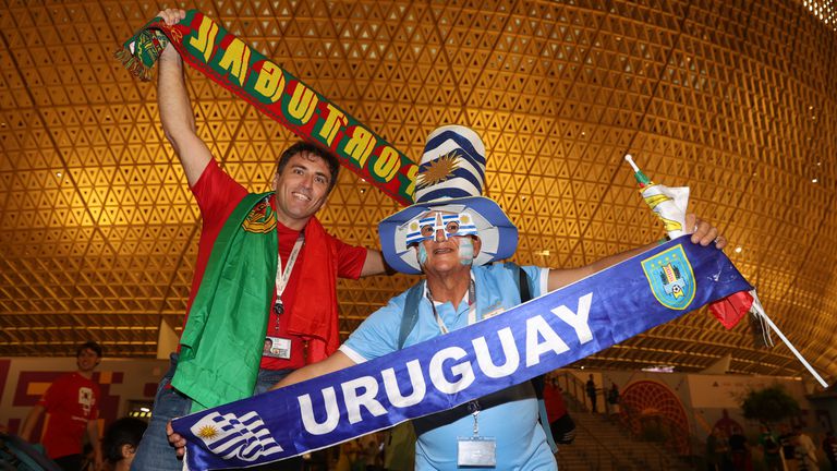 Феновете на Португалия и Уругвай
