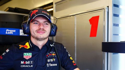  Макс Верстапен постави симулатор и в персоналния си аероплан 