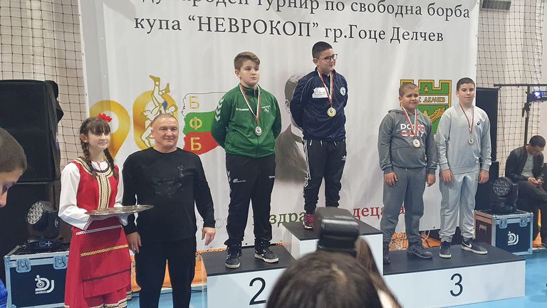 Фойерверки и много награди на първия турнир "Неврокоп"