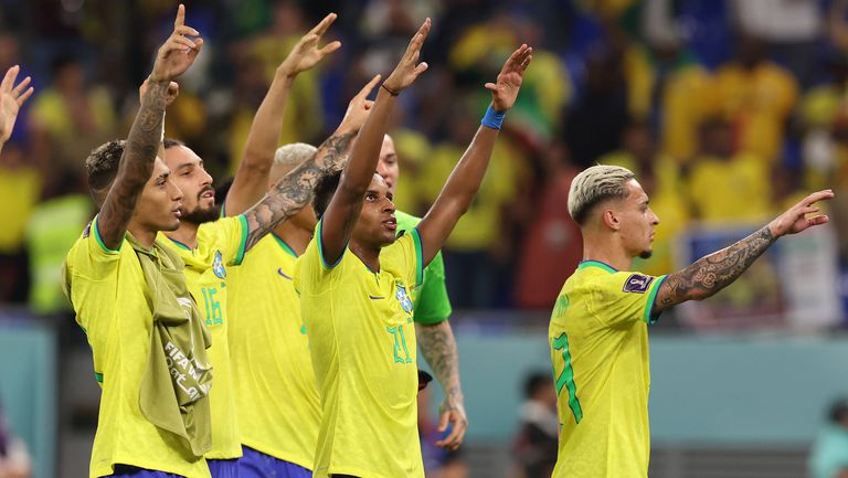 Бразилия постигна трудна но много ценна победа с 1 0 над