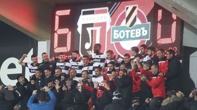 Локомотив Пловдив публикува снимка с таблото от 28 ноември 2020