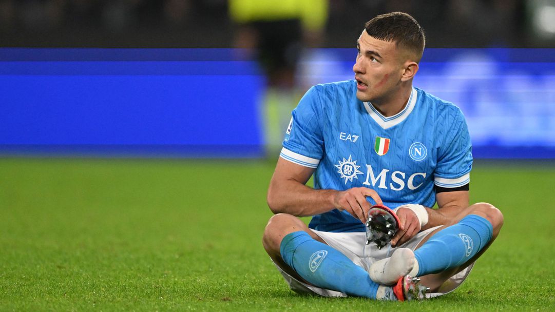 Спират трансферите на шест отбора от Серия "А"?