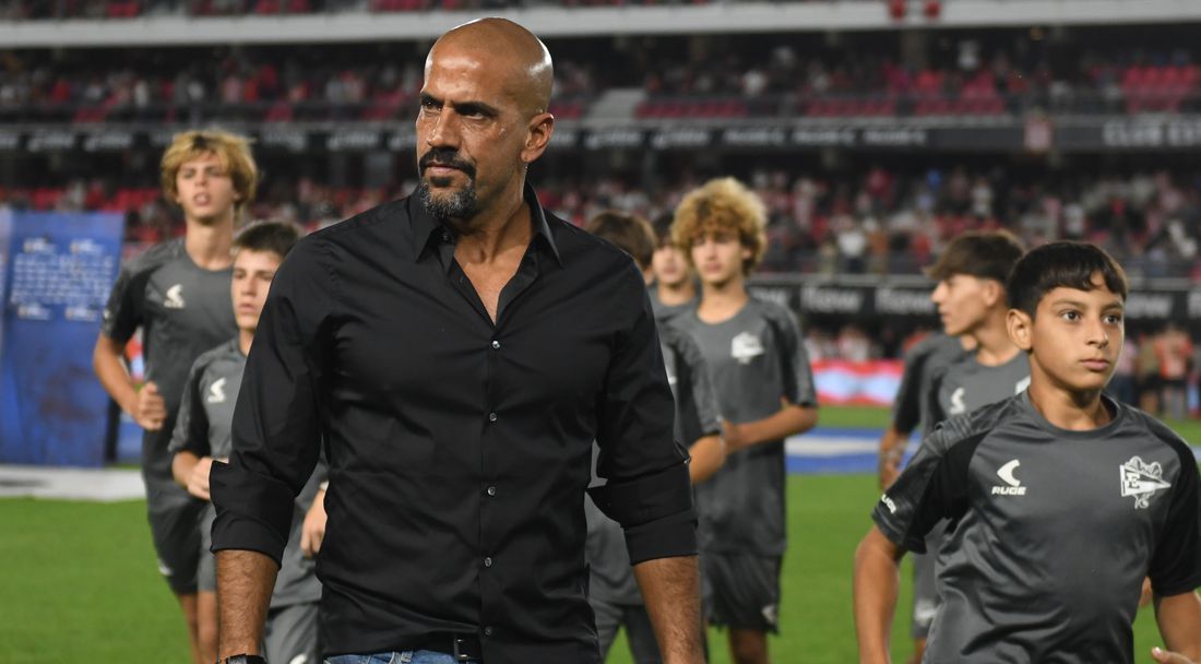 Заради отказан шпалир: наказаха цял отбор и президента на клуба