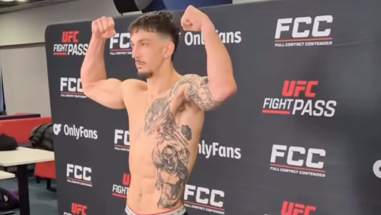 Христомир Каросеров е в категория за битката в Болтън