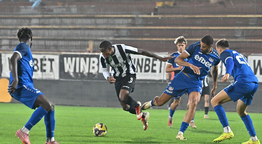 Мъка на "Лаута"! Локомотив започна да се движи като пътнически влак