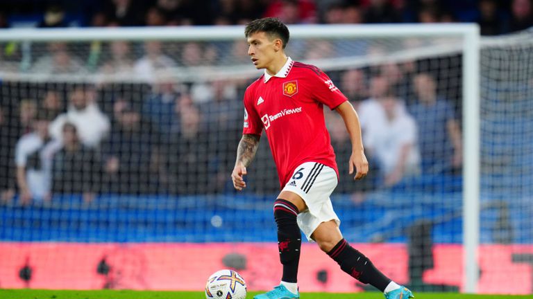 Централният защитник Лисандро Мартинес поднови тренировки с Манчестър Юнайтед в