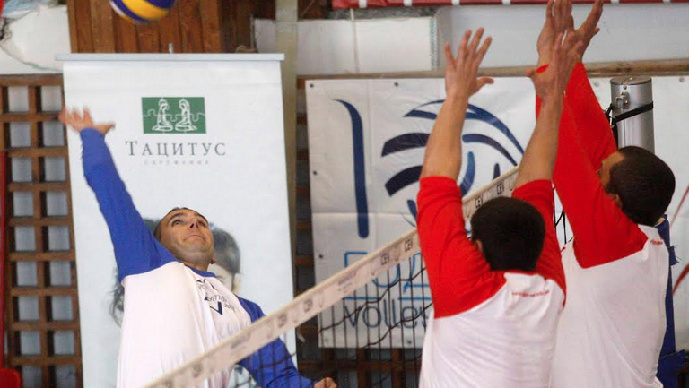 Празниците са време за усмивки и Любителската волейболна лига Volley