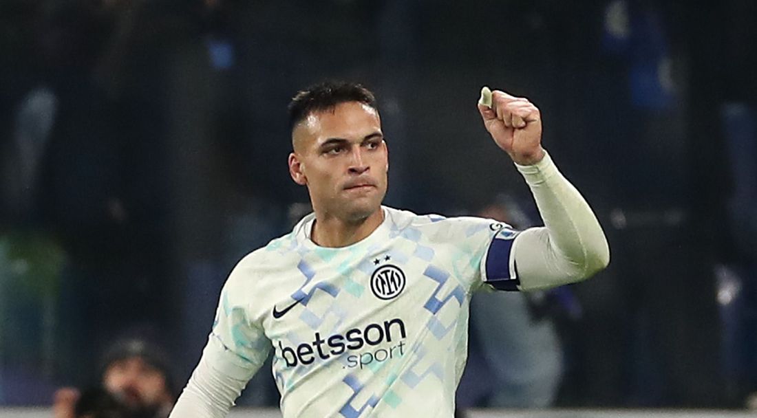 Интер си тръгна доволен от дома на "Богинята" и отново е лидер в Серия "А"