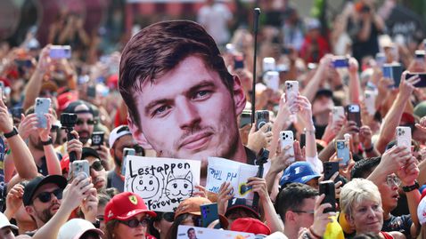 Фенската подкрепа изненадала Верстапен в преследването на петата титла