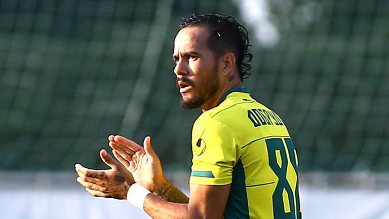  Том се връща в Бразилия поради фамилни проблеми 