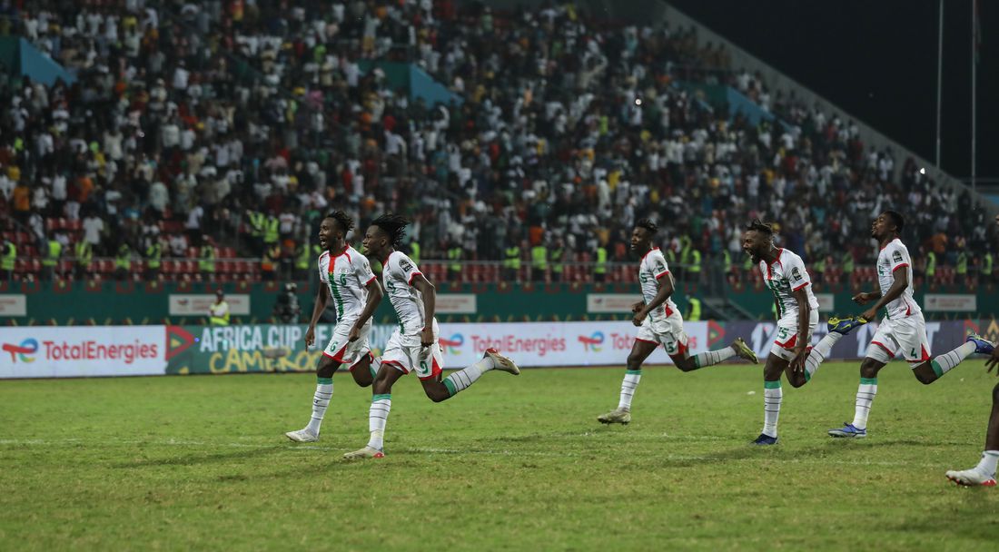 Буркина Фасо шокира Тунис и е на 1/2-финал, Уагадугу не спа