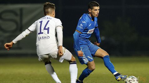  Петър Хубчев се прицели в бранител на Левски 