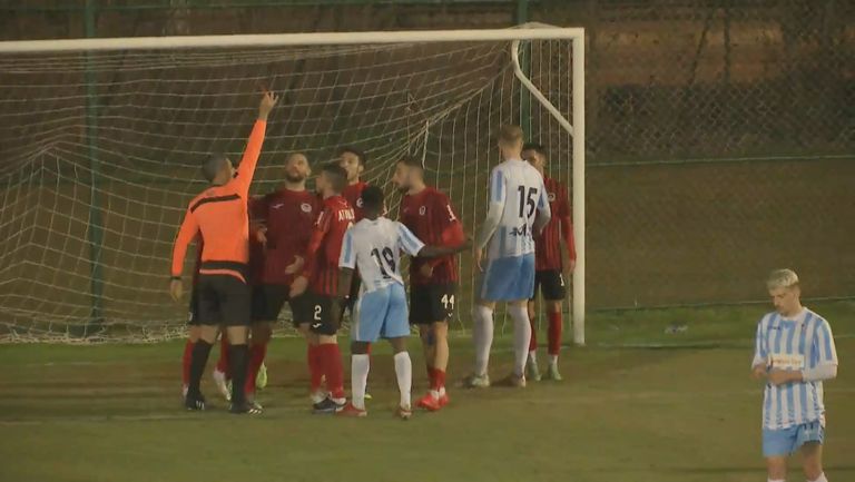  Червен картон на Кацаров поради митингите му против наново изпълнената дузпа за Спартак Суботица против Локо София 